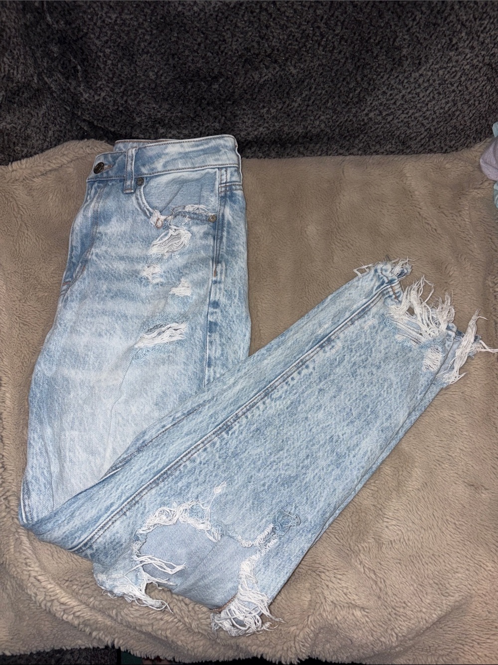 American Eagle Ripped Mom Jeans, Size 4